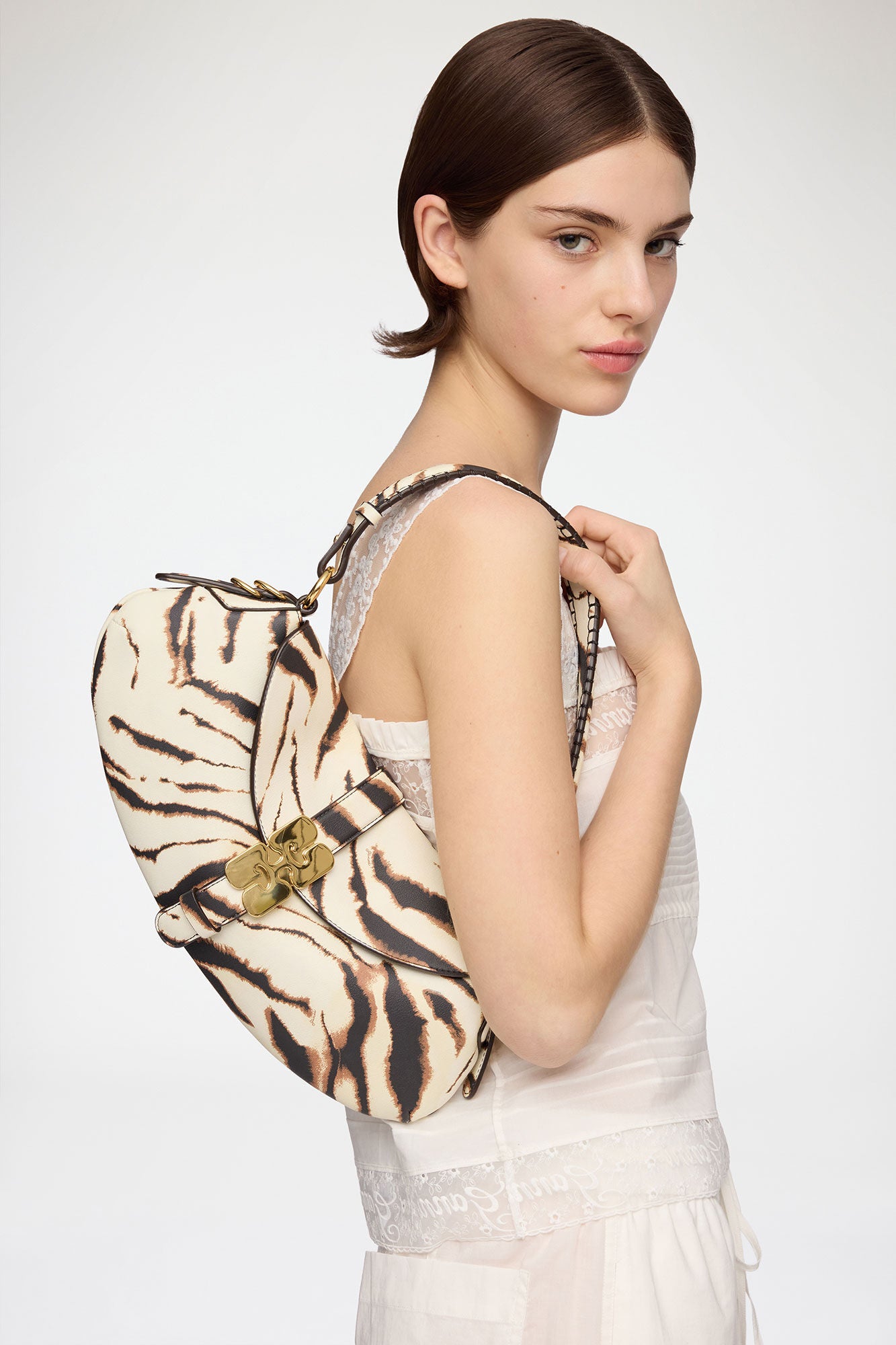 GANNI Hot Sale Egret B-Kat in Zebra