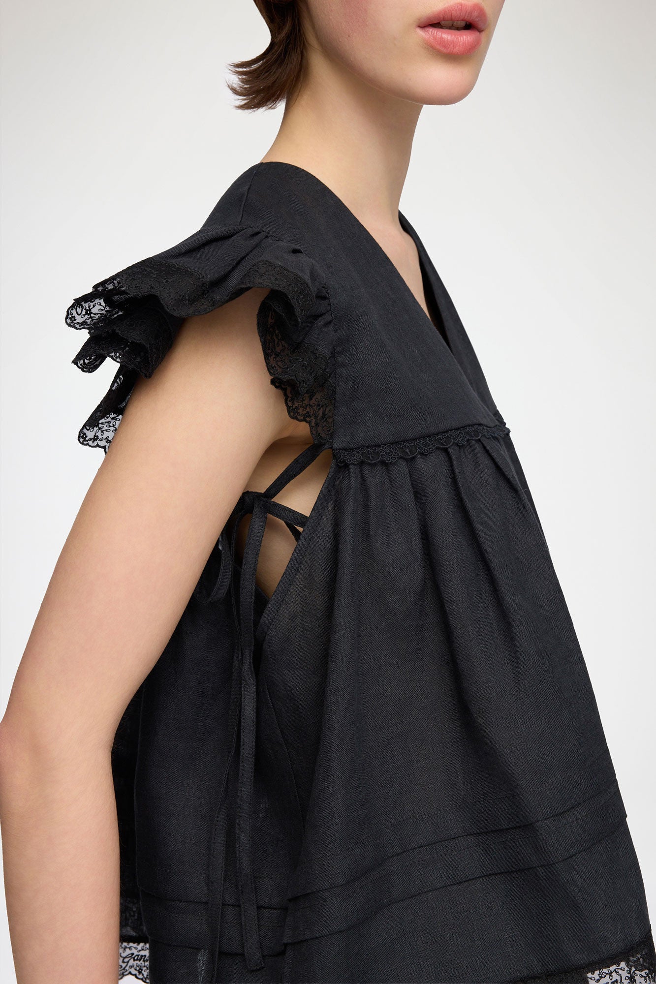 GANNI Online Blouse in Black Linen