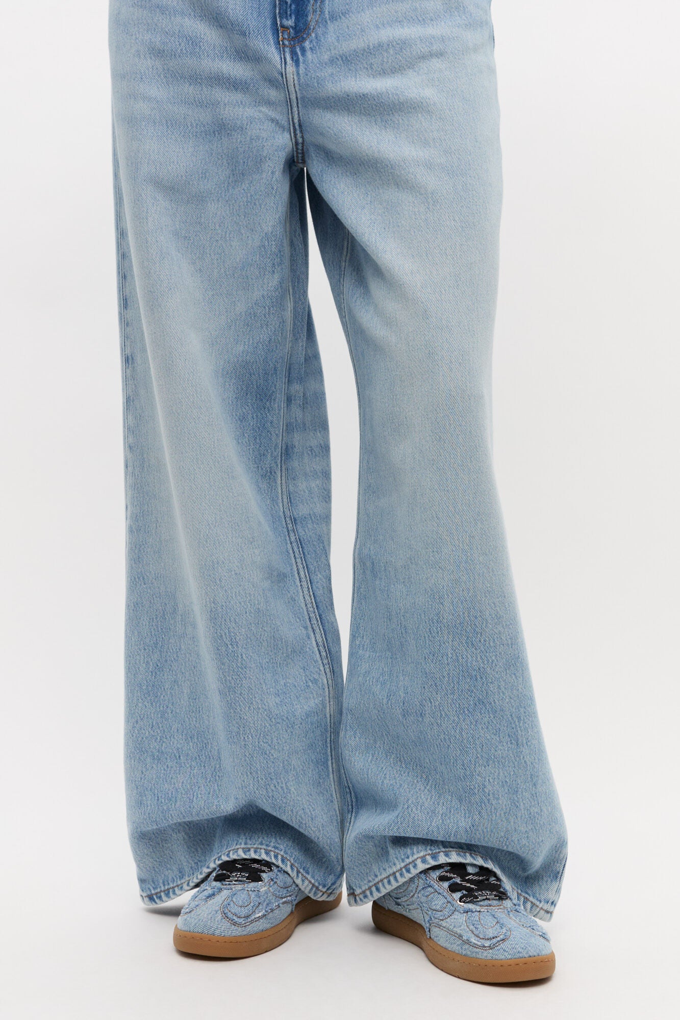 GANNI On Sale 08 Denim Raw Edge Sneakers